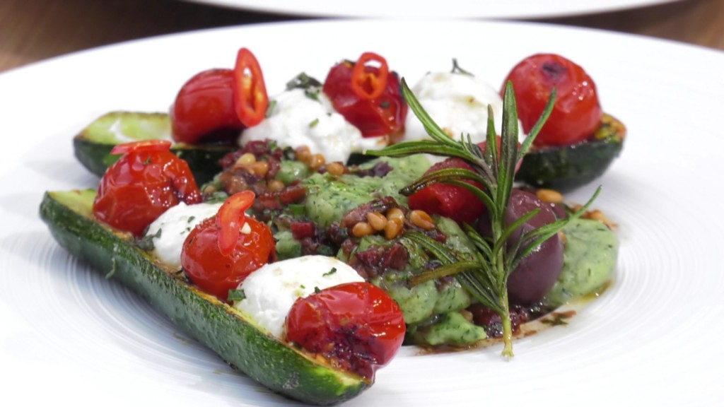 Gefüllte Zucchini mit Spinatnocken