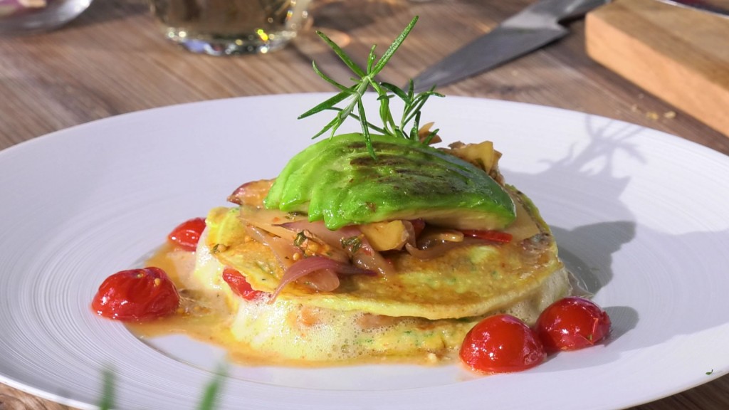 Foto: Omelette mit Spargel und Avocado