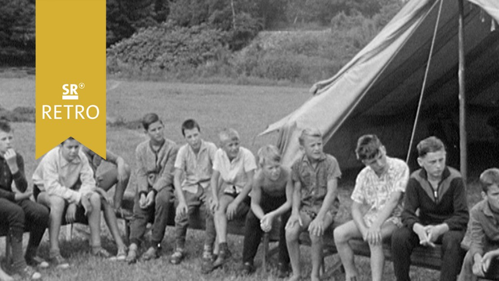 Foto: Jungen in einem Zeltlager