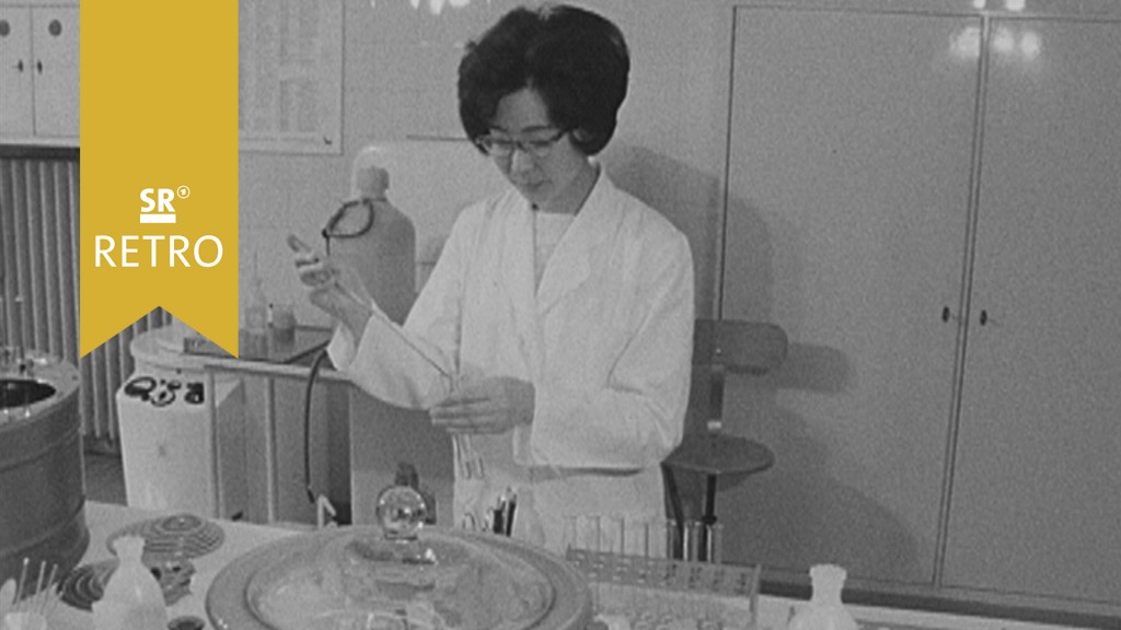 Foto: Eine Japanerin bei der Arbeit an der Universitätsklinik Homburg