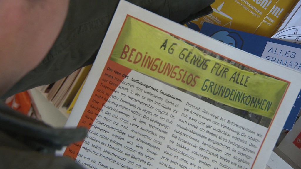Symbolbild: Eine Zeitung mit einer Story zum Bedingungslosen Grundeinkommen (Archivfoto: SR Fernsehen)