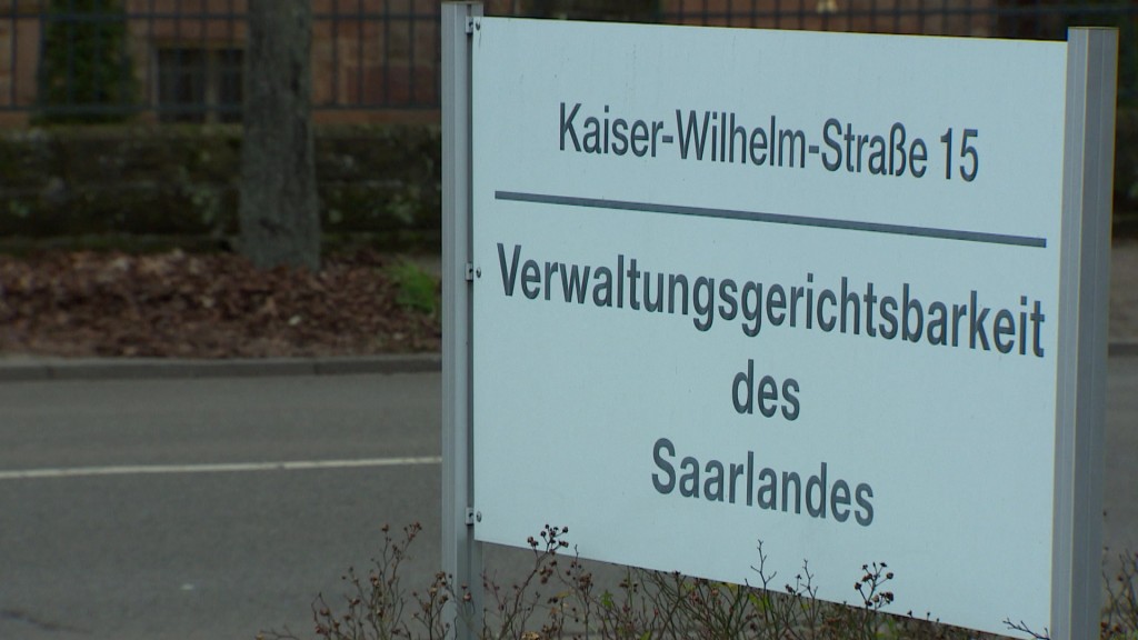 Foto: Schild des Verwaltungsgericht des Saarlandes