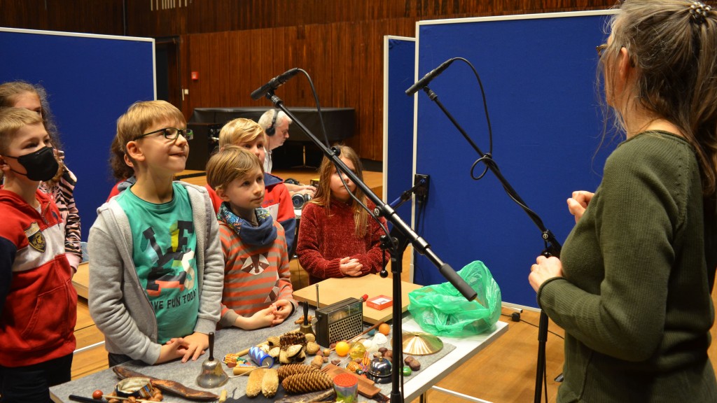 Kinder bei Aufnahme Hörspiel