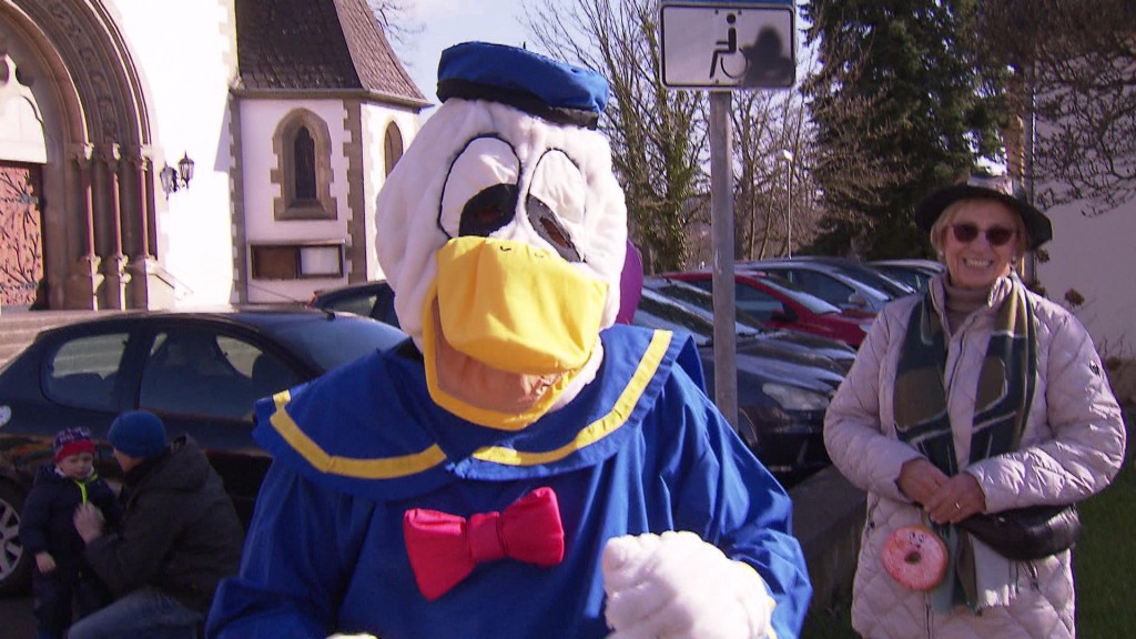 Foto: Ein Faasebooze im Donald Duck-Kostüm 