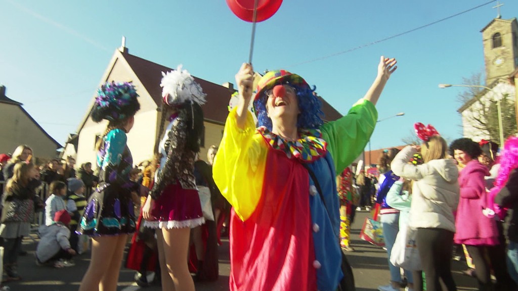 Foto: Im Clownskostüm beim Rosenmontagsumzug in Ommersheim