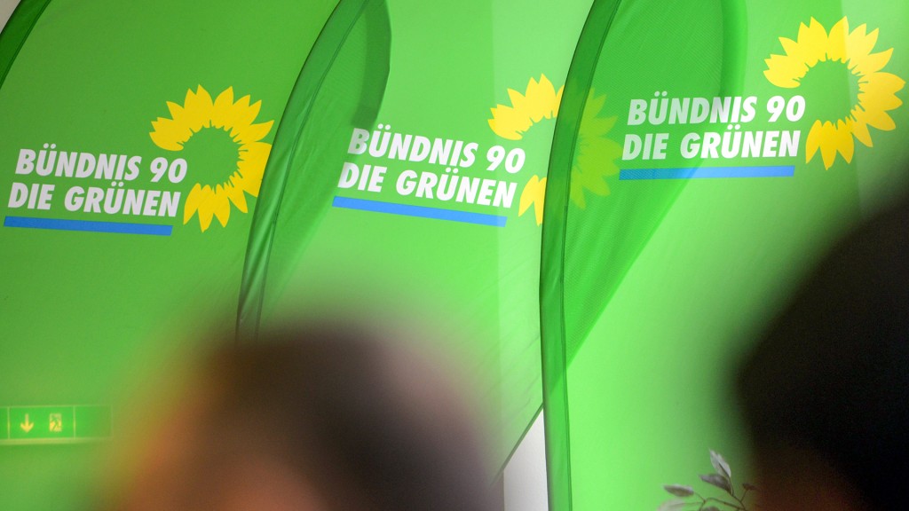Werbeflaggen mit dem Parteilogo der Grünen