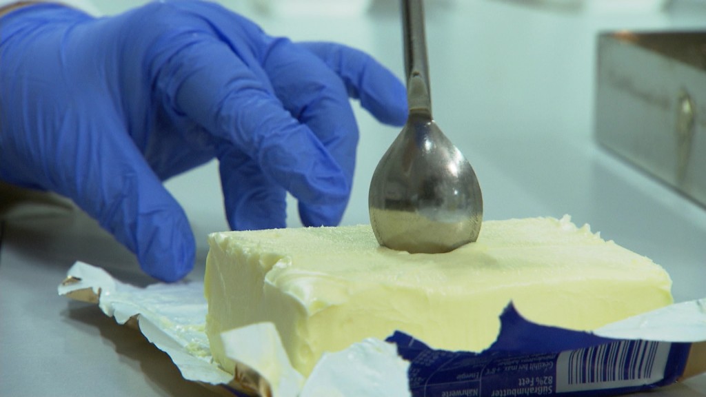 Foto: Butter wird im Labor untersucht.