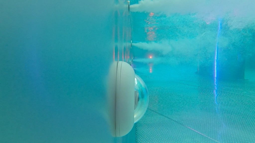 Eine Unterwasserkamera im Homburger KOI-Bad, die Ertrinkende erkennen soll