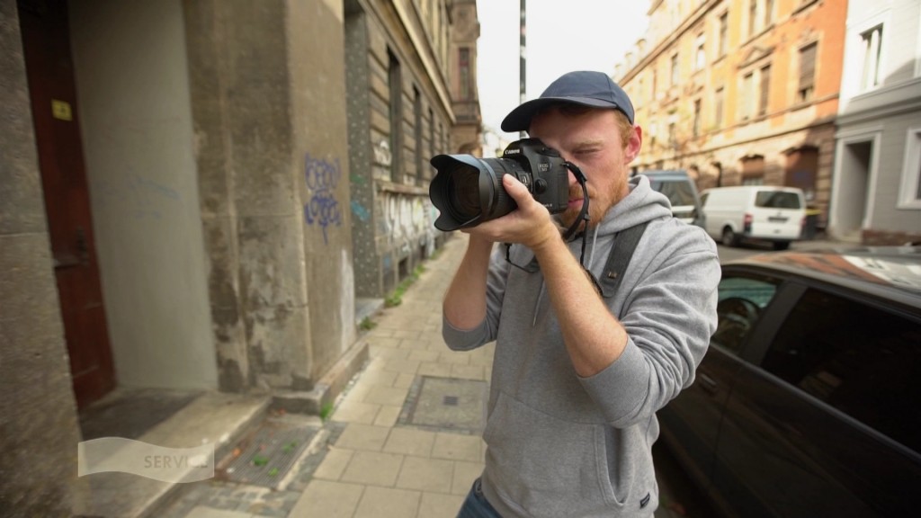 SR-Reporter Alex mit seiner Kamera