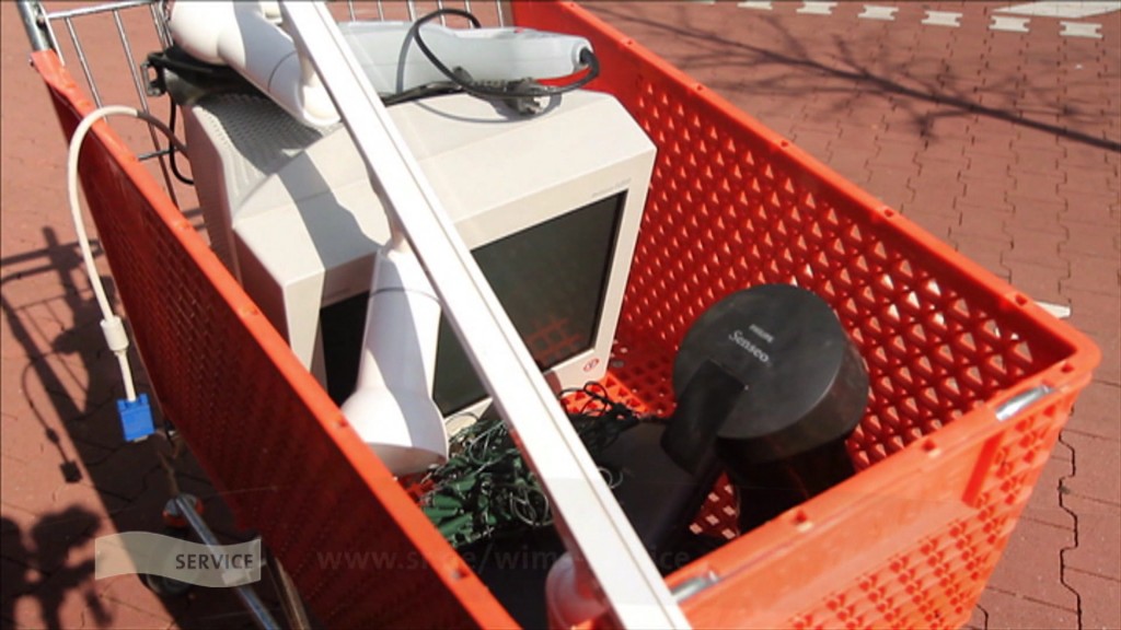 Foto: Ein Einkaufswagen mit Elektroschrott