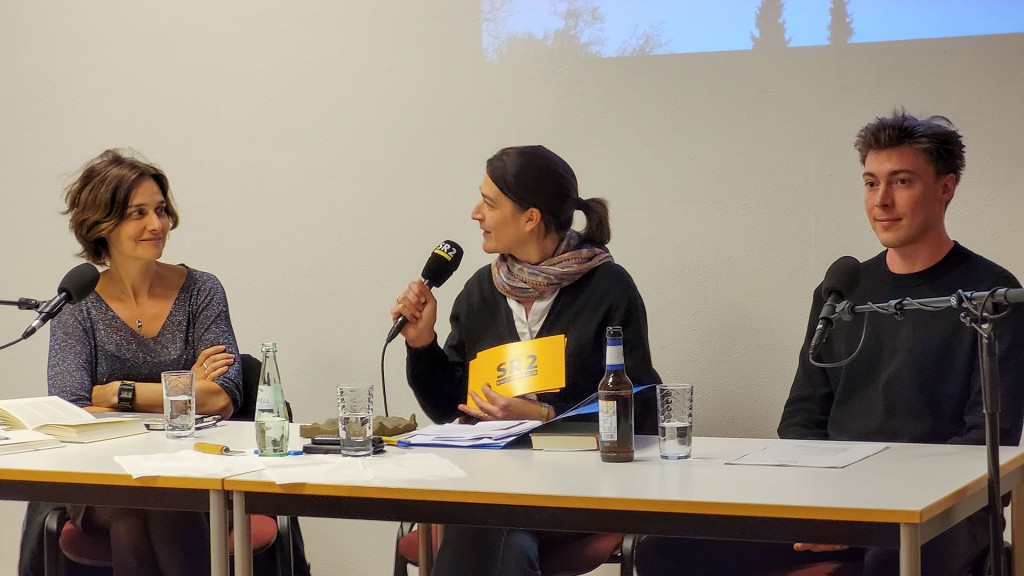 Gustav-Regler-Preisträgerin Katja Petrowskaja, Moderatorin Tilla Fuchs und Förderpreisträger Marty Sennewald 