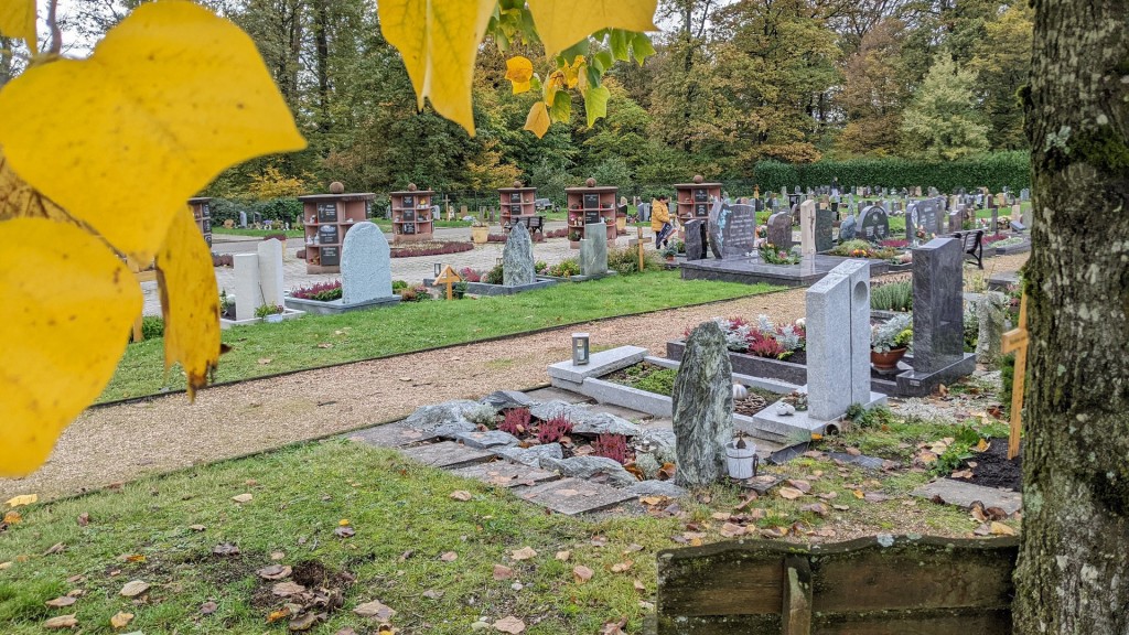 Gräber auf dem Friedhof in Riegelsberg