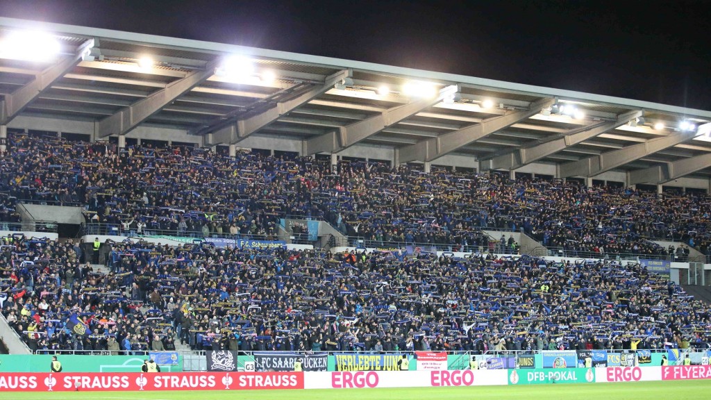 Foto: Saarbrücker Fans im Stadium