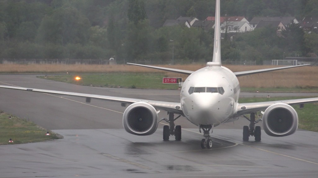 Foto: Flugzeug am Flughafen Ensheim