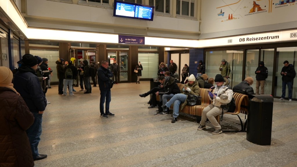 Foto: Eine gefüllte Bahnhofshalle