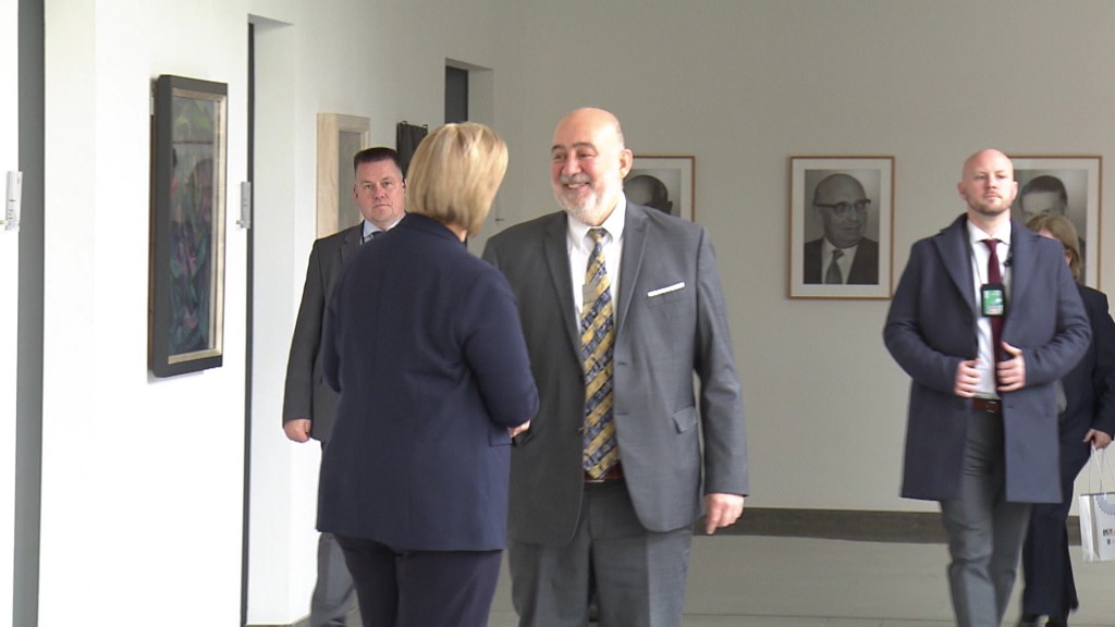 Foto: Anke Rehlinger mit dem israelische Botschafter in Deutschland, Ron Prosor, 