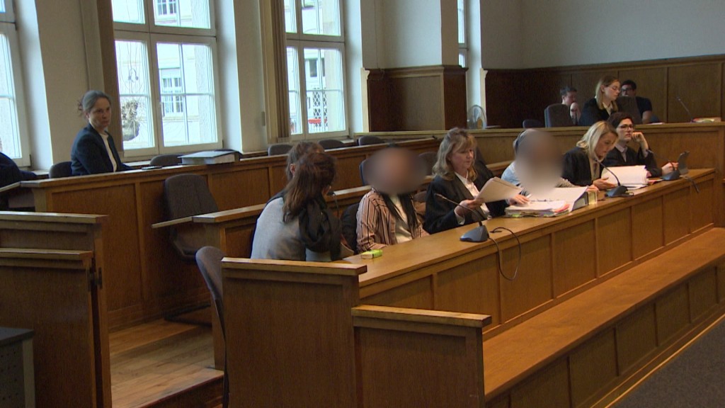 Foto: Mettlacher Angeklagte im Gerichtssaal