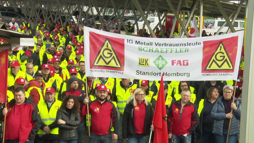 Demo gegen Stellenabbau bei Michelin Homburg