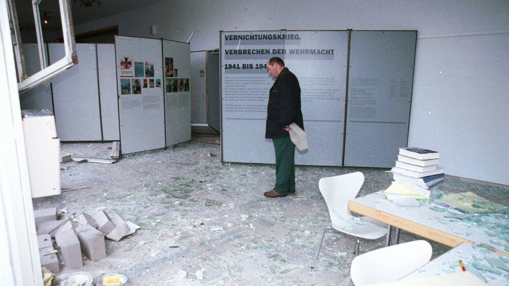 Blick in die Ausstellungsräume nach dem Anschlag