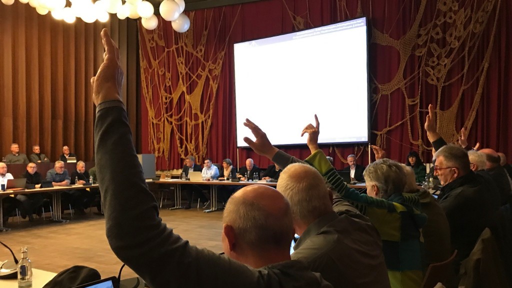 Foto: Abstimmung im Gemeinderat Überherrn zur künftigen Batteriezellfabrik auf dem Linslerfeld.