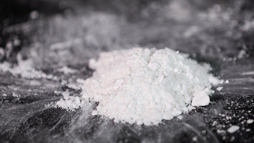 Kokain liegt auf einer Oberfläche