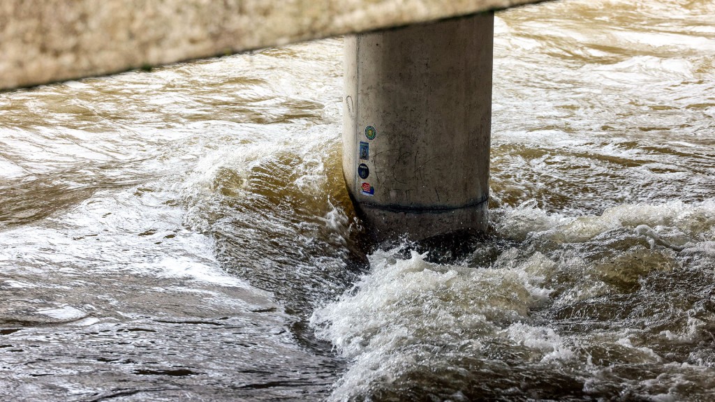 Foto: Hochwasser mit hoher Strömung