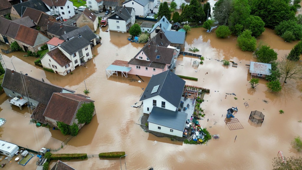 Foto: In der Gegend um Blieskastel stehen am Samstag, 18.05.2024, zahlreiche Häuser unter Wasser.