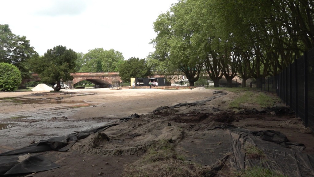 Foto: überschwemmter Saarstrand nach Hochwasser