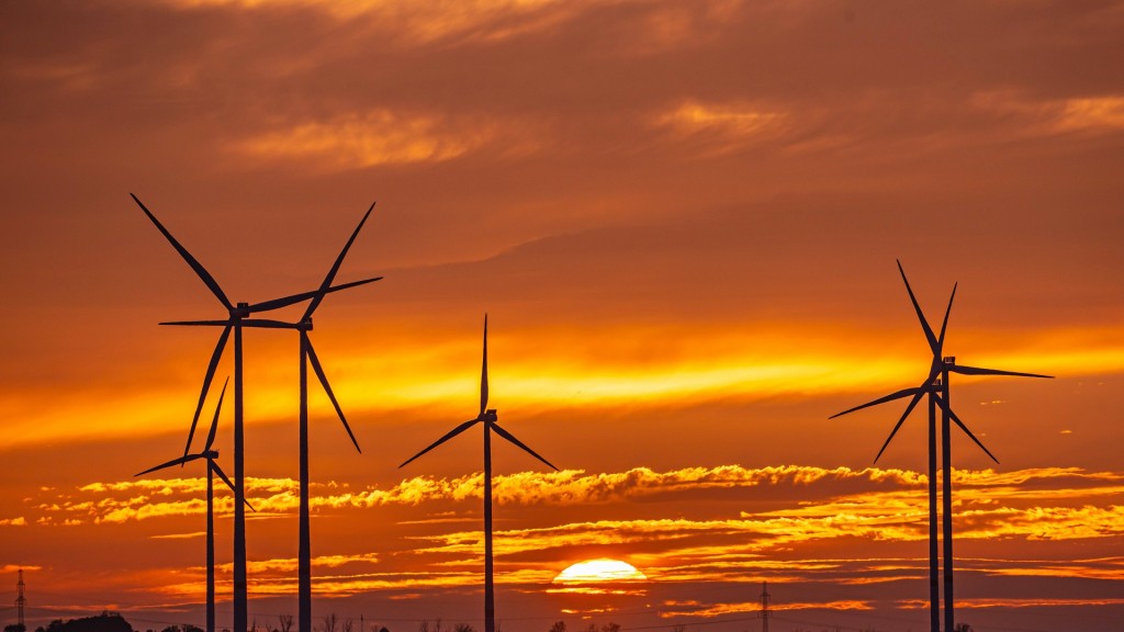 Foto: Windräder stehen vor der untergehenden Sonne