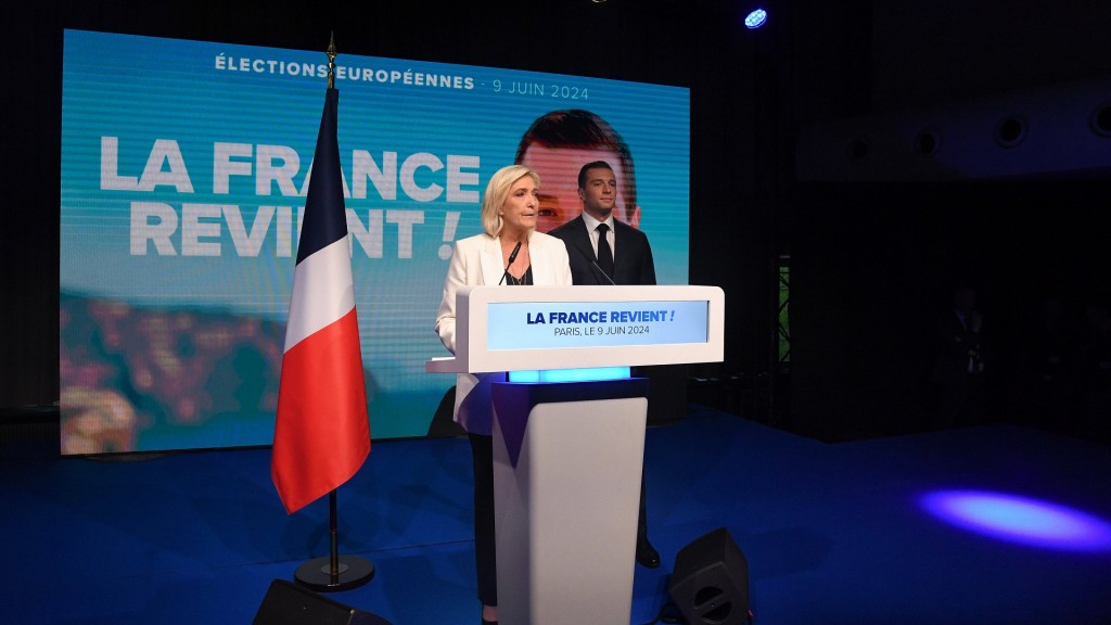 Marine Le Pen hält nach der Europawahl eine Rede auf einer Wahl-Veranstaltung ihrer Partei