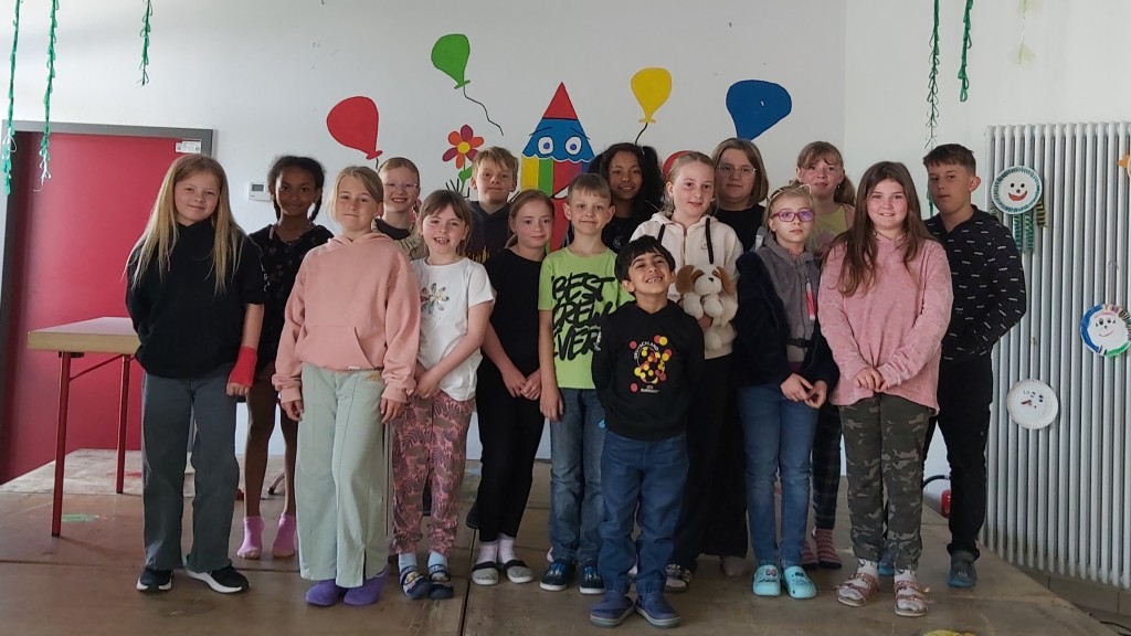 Schülerinnen und Schüler der dritten und vierten Klasse der Grundschule Wemmetsweiler