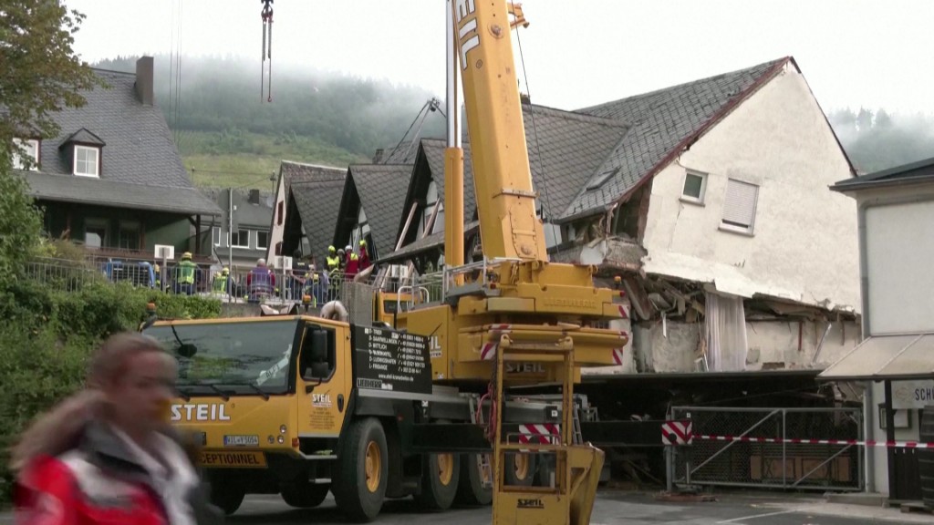 Foto: Eingestürztes Hotel in Kröv