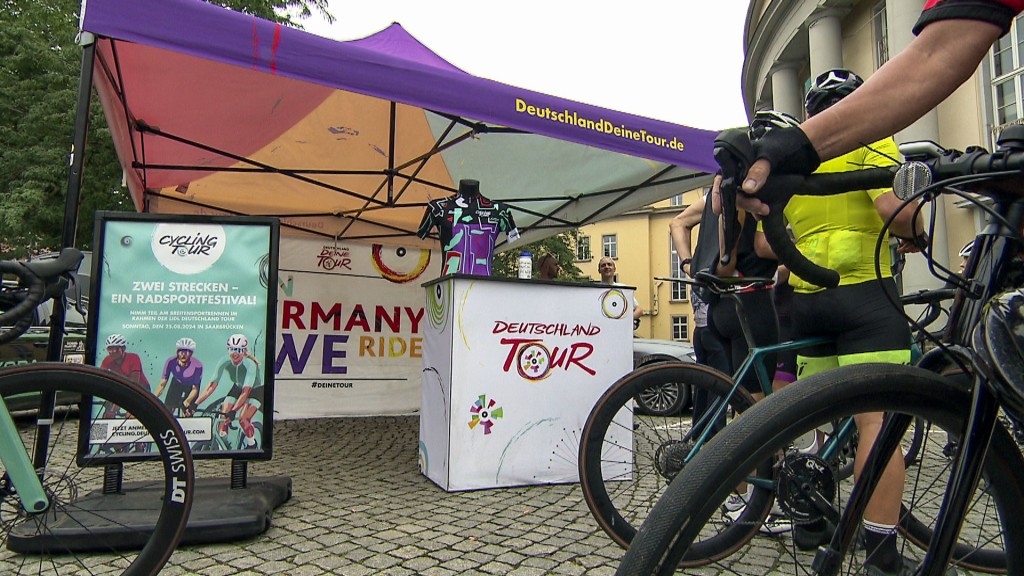 Hobby-Radfahrer beim Test des Jedermannrennens „Cycling Tour“ vor der saaländischen Etappe der Deutschland Tour 2024