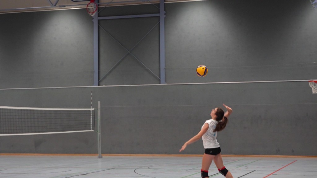 Foto: Ein Volleyball-Aufschlag einer Spielerin