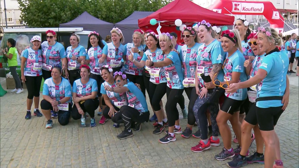 Foto: Eine Gruppe Läuferinnen beim Frauenlauf in Saarlouis