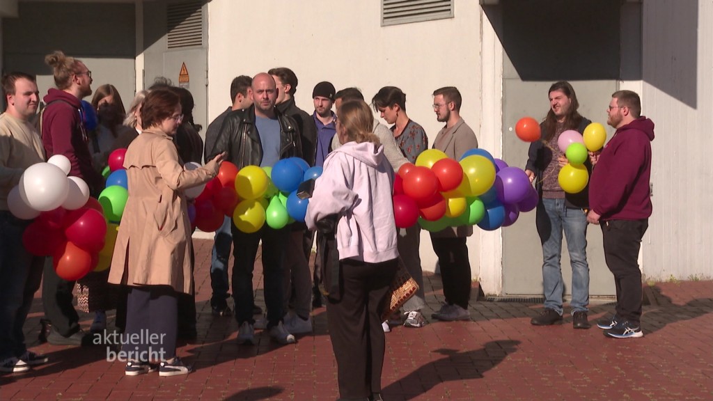 Foto: Demonstation gegen stellvertretenden Bezirksbürgermeister Schwaben