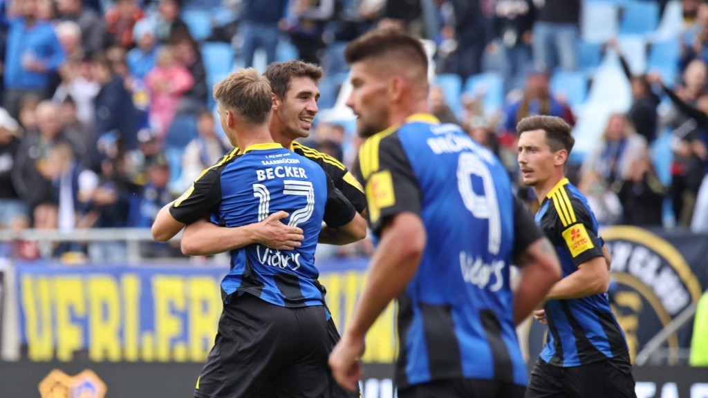 Foto: Torjubel des 1. FC Saarbrücken nach dem Tor zum 1:1 durch Sven Sonnenberg