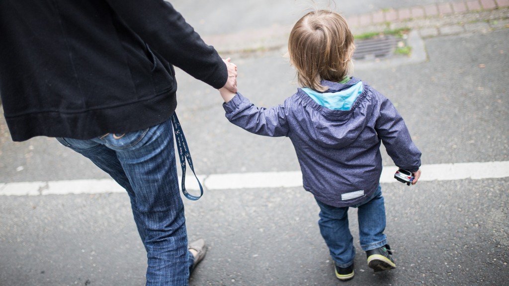 Eine alleinerziehende Mutter mit ihrem Kind