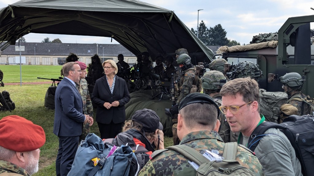 Verteidigungsminister Pistorius mit Ministrpräsidentin Rehlinger bei der Saarlandbrigade