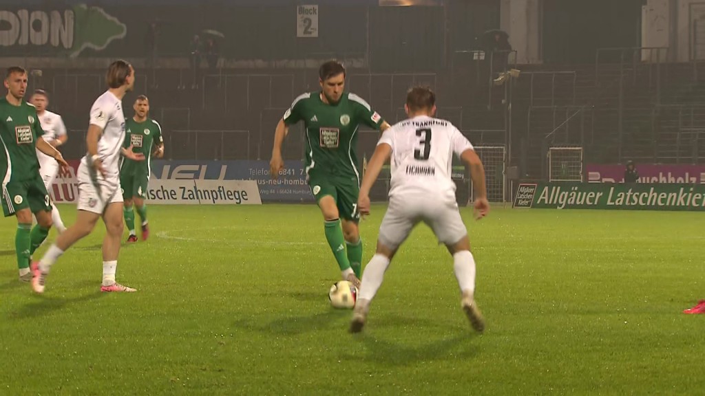 Foto: FC Homburg gegen Frankfurt auf dem Platz