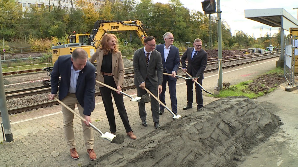 Foto: Symbolischer Spatenstich zum barrierefreien Umbau des Ottweiler Bahnhof