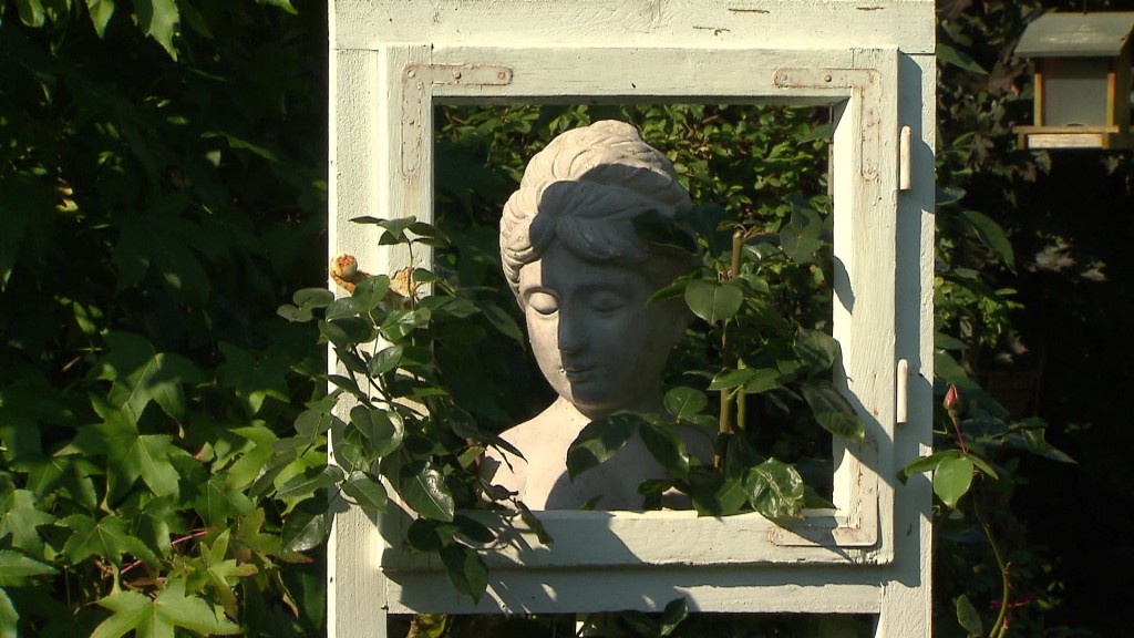 Foto: Skulptur in einem Saarwellinger Garten