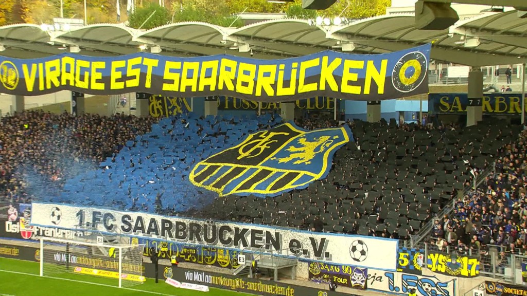 Foto: Fans feiern Sieg in der Virage Est Saarbrücken 