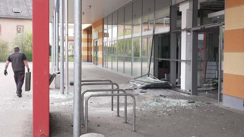 Foto: Nach Automatensprengung in der Bank1Saar-Filiale Kirkel