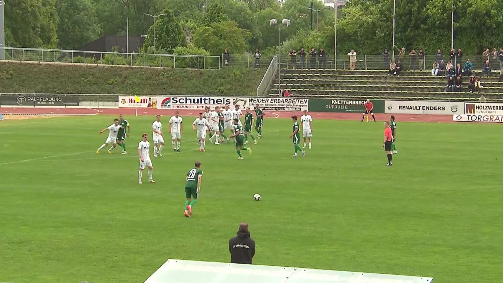 Foto: Freistoß für FC Homburg bei Partie gegen Fulda