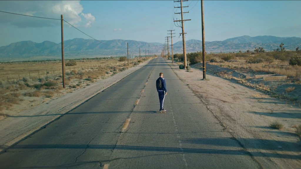 Foto: Jake McLaughlin alias Marvin Hacks auf dem Weg nach Hause