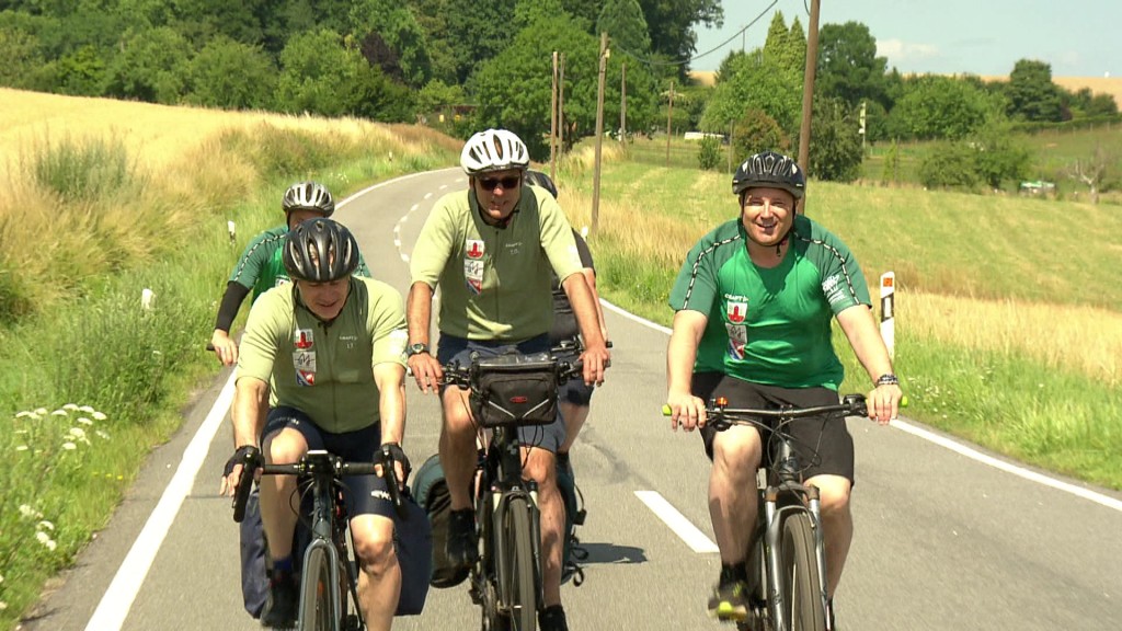 Bürgermeister von Eppelborn und Finsterwalde nebst Begleitung auf dem Fahrrad