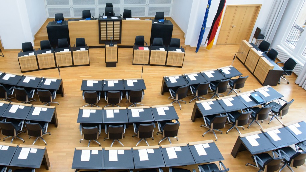 Leere Plenarsaal Saarländischer Landtag