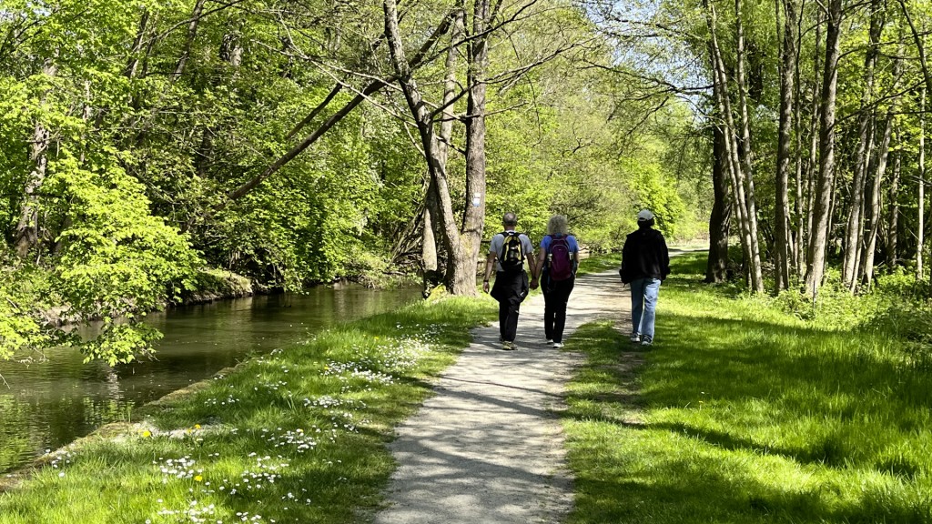 Foto: Wandergruppe an der Blies  
