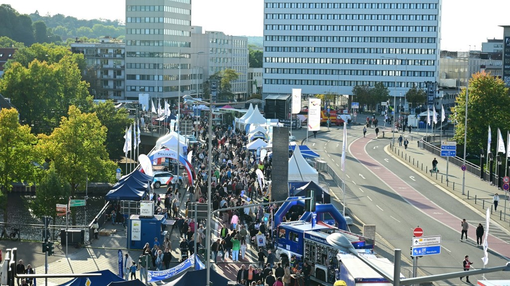 Blaulichtmeile in Saarbrücken beim Fest zum Tag der Deutschen Einheit